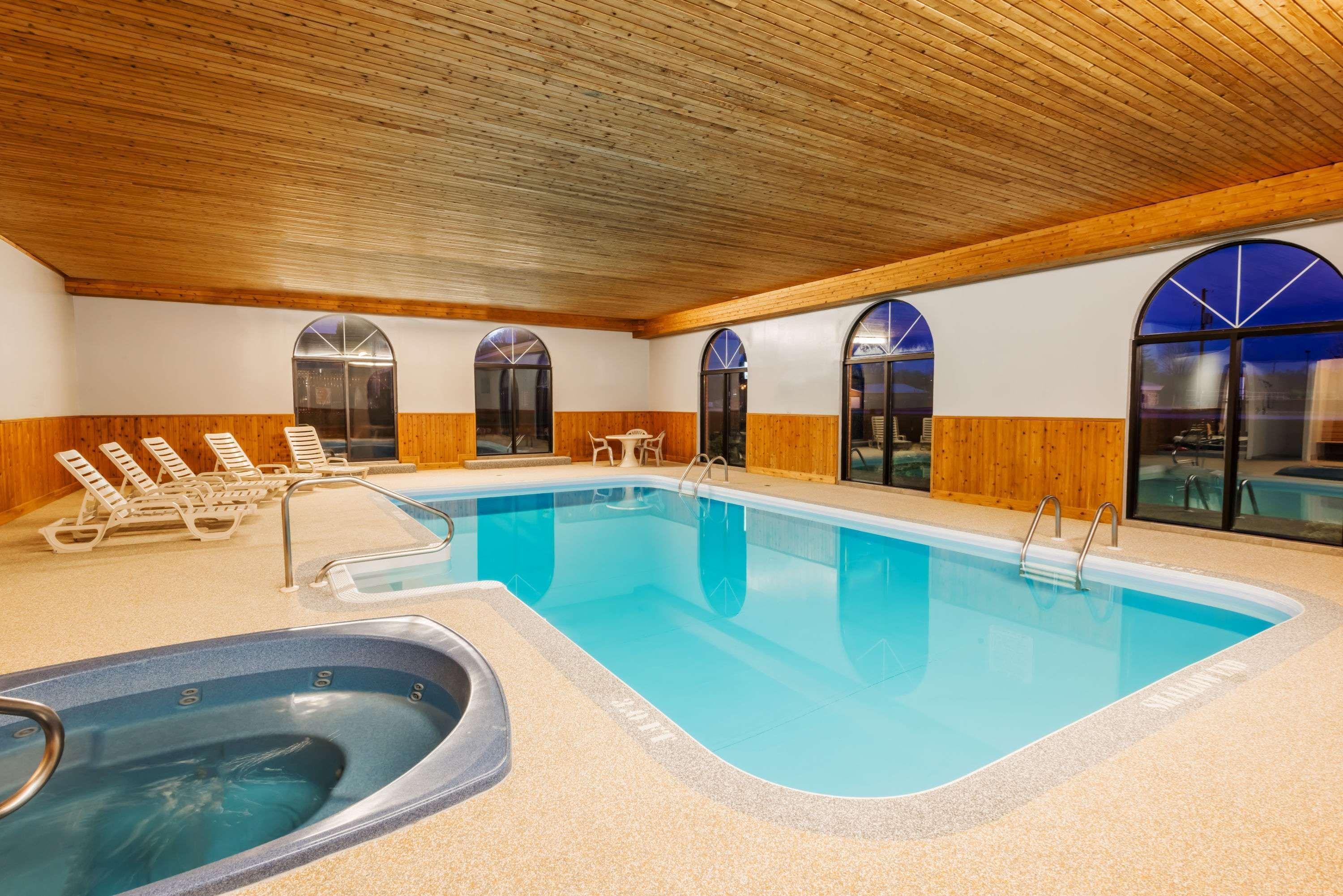 Super 8 By Wyndham Port Elgin Hotel Exterior photo