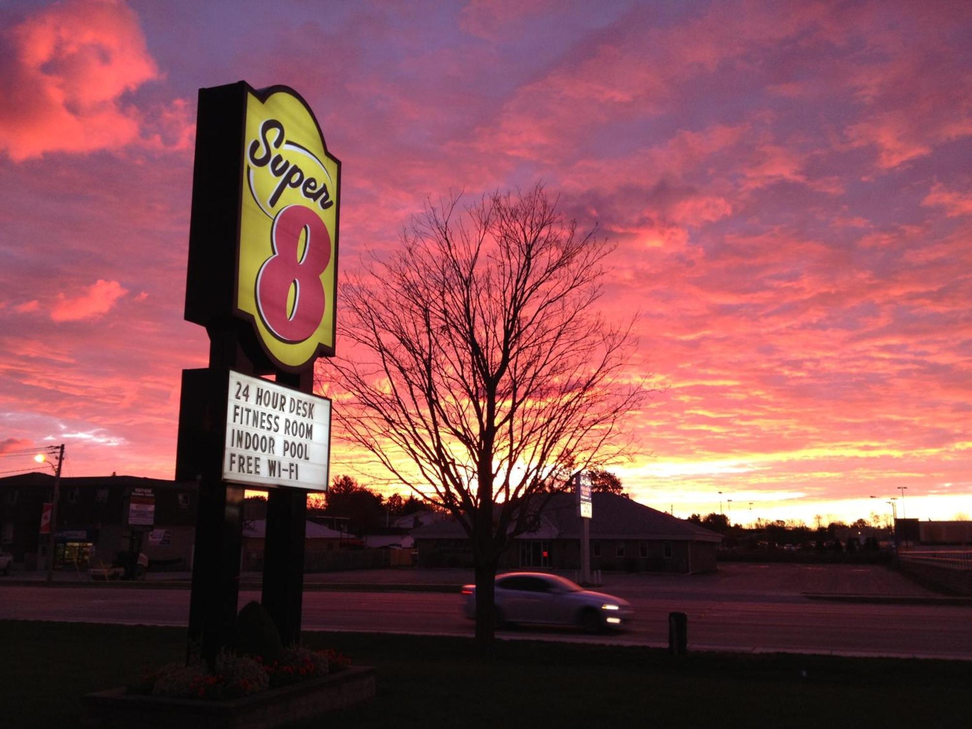 Super 8 By Wyndham Port Elgin Hotel Exterior photo