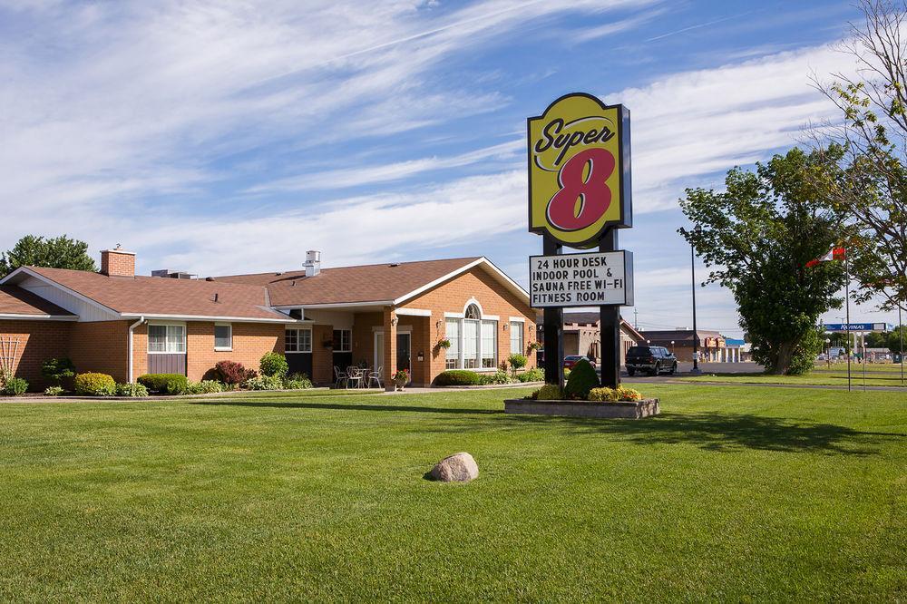 Super 8 By Wyndham Port Elgin Hotel Exterior photo