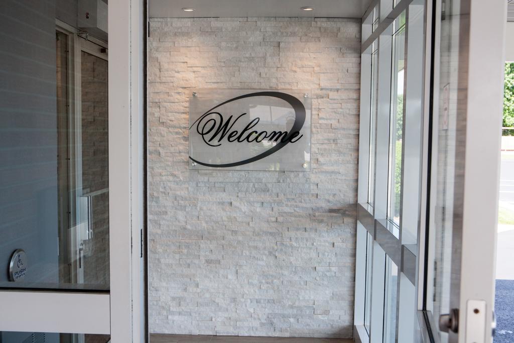 Super 8 By Wyndham Port Elgin Hotel Exterior photo