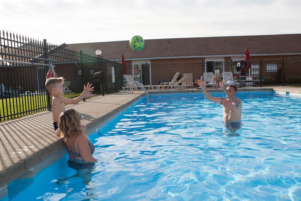 Super 8 By Wyndham Port Elgin Hotel Exterior photo