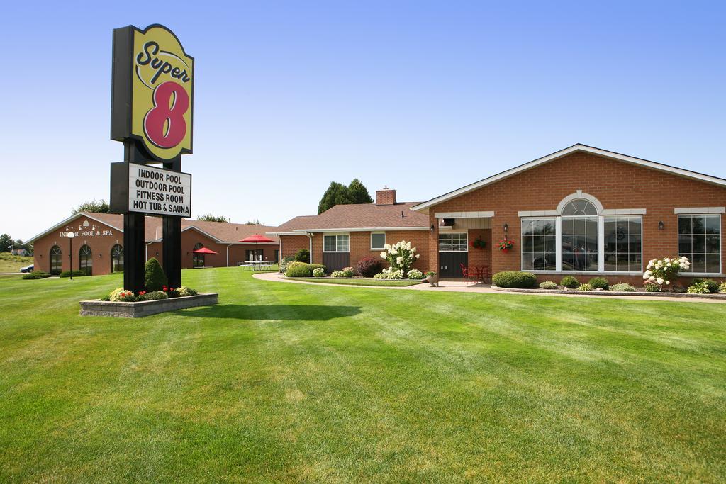 Super 8 By Wyndham Port Elgin Hotel Exterior photo