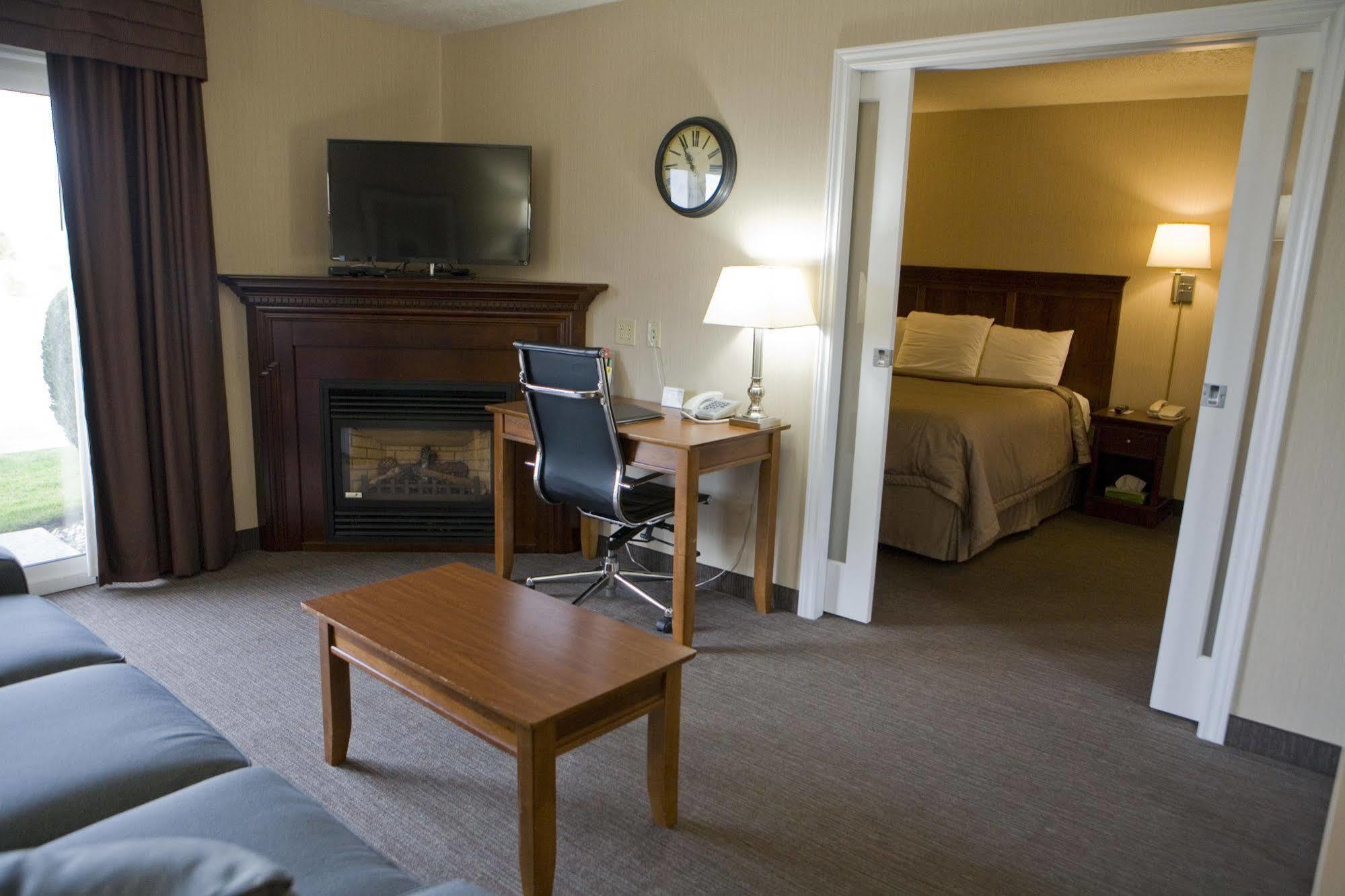 Super 8 By Wyndham Port Elgin Hotel Exterior photo