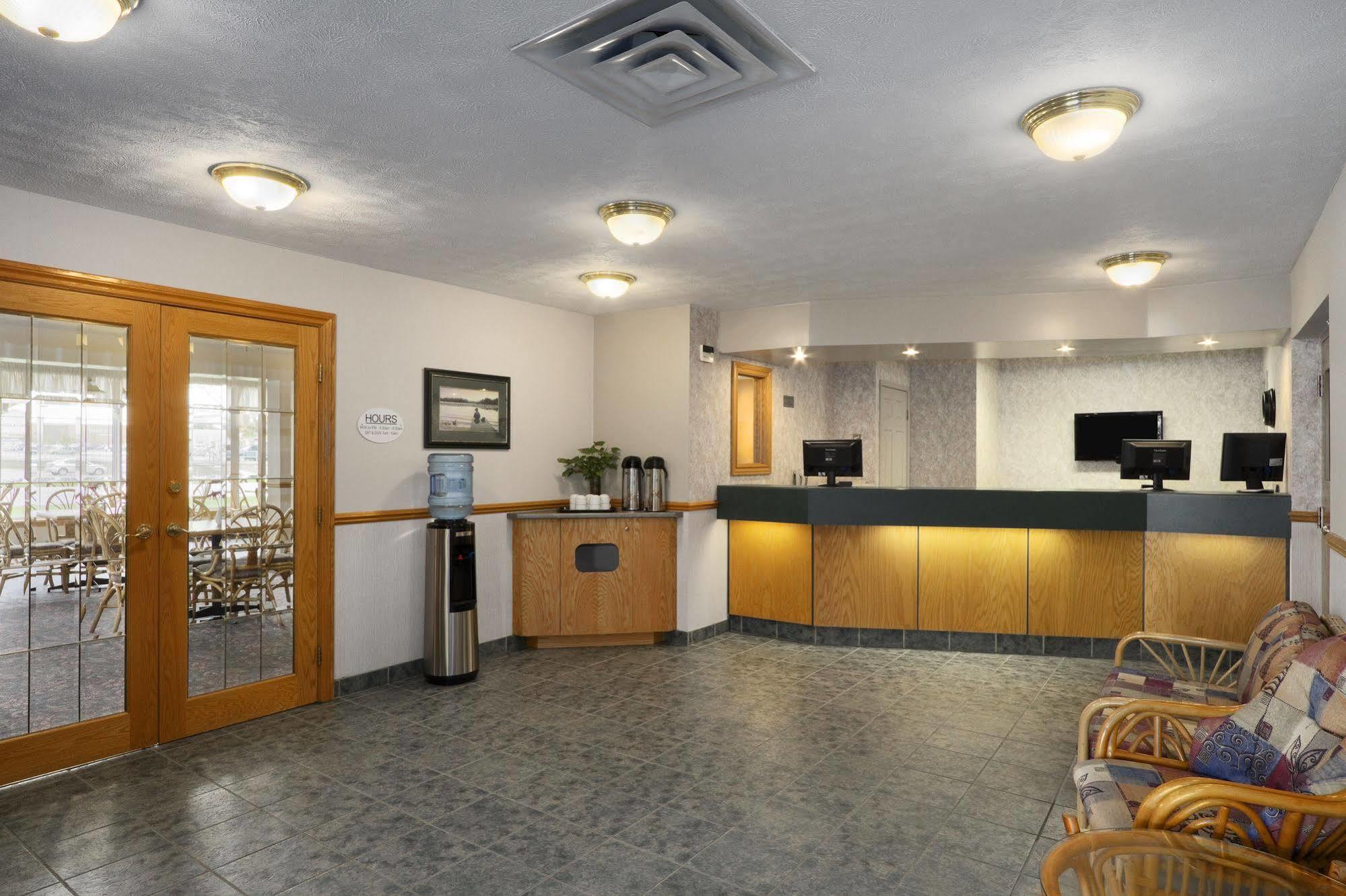 Super 8 By Wyndham Port Elgin Hotel Exterior photo
