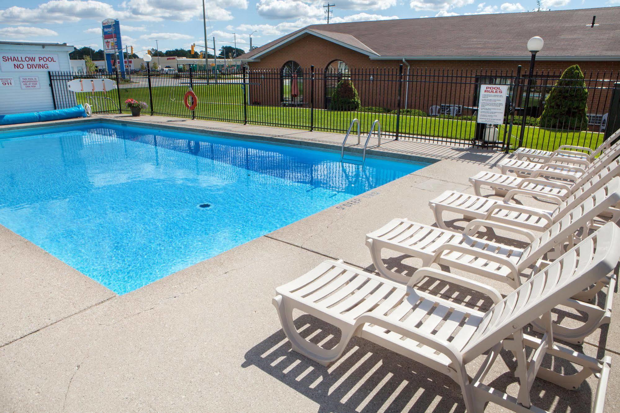 Super 8 By Wyndham Port Elgin Hotel Exterior photo