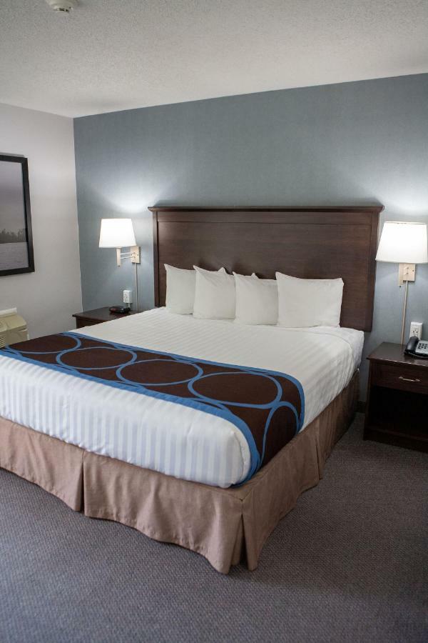 Super 8 By Wyndham Port Elgin Hotel Exterior photo